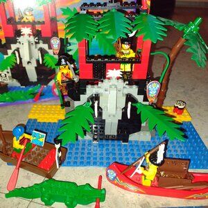 Like new rare Lego Forbidden Cove, Pirates Islanders, retired